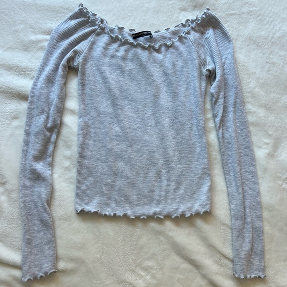 Grey off the shoulder long sleeve - Picture 1 of 3